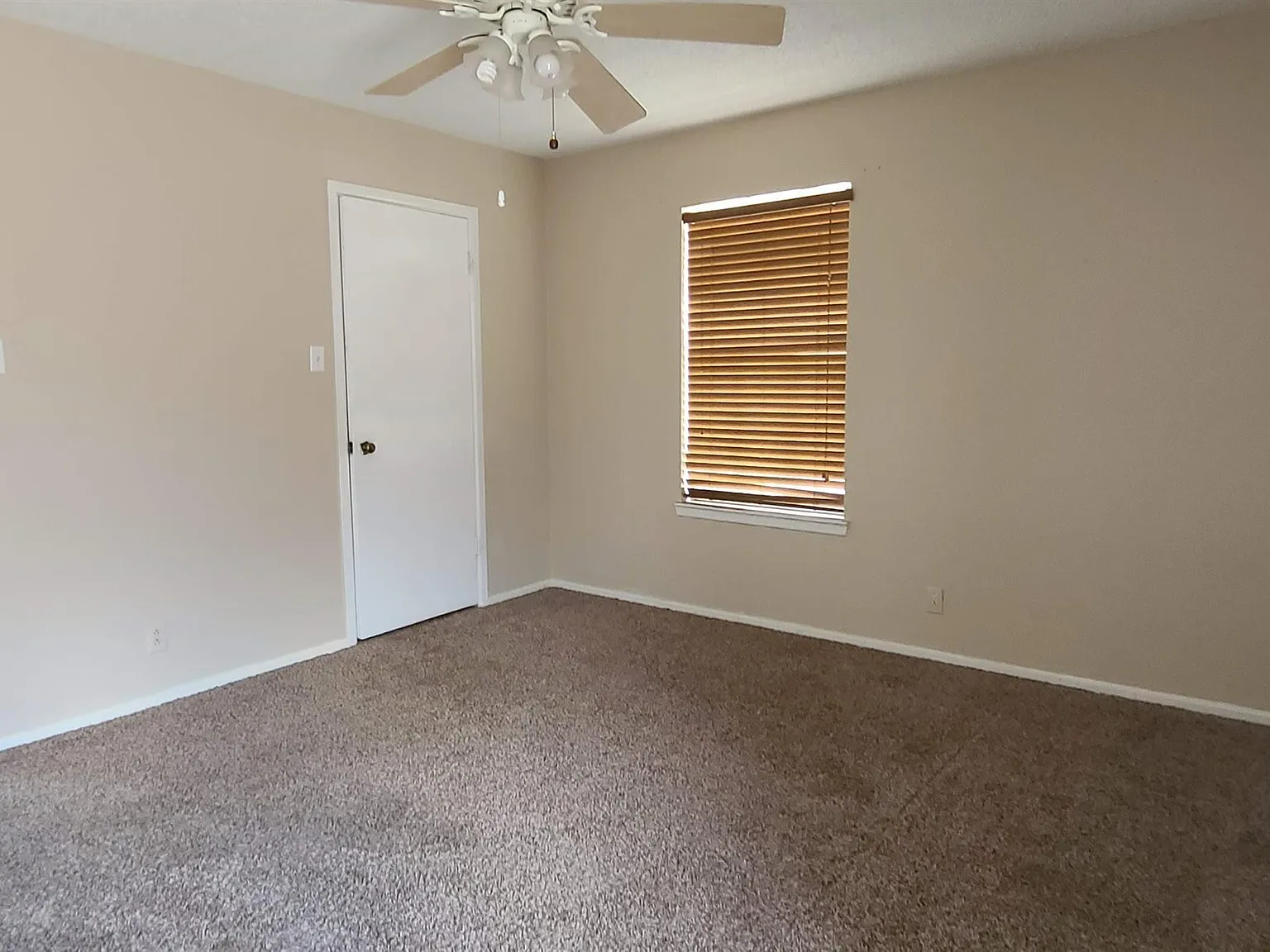 2509 Haynes Dr - A — Photo 2