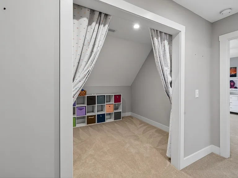 605 W End Cir — Photo 32