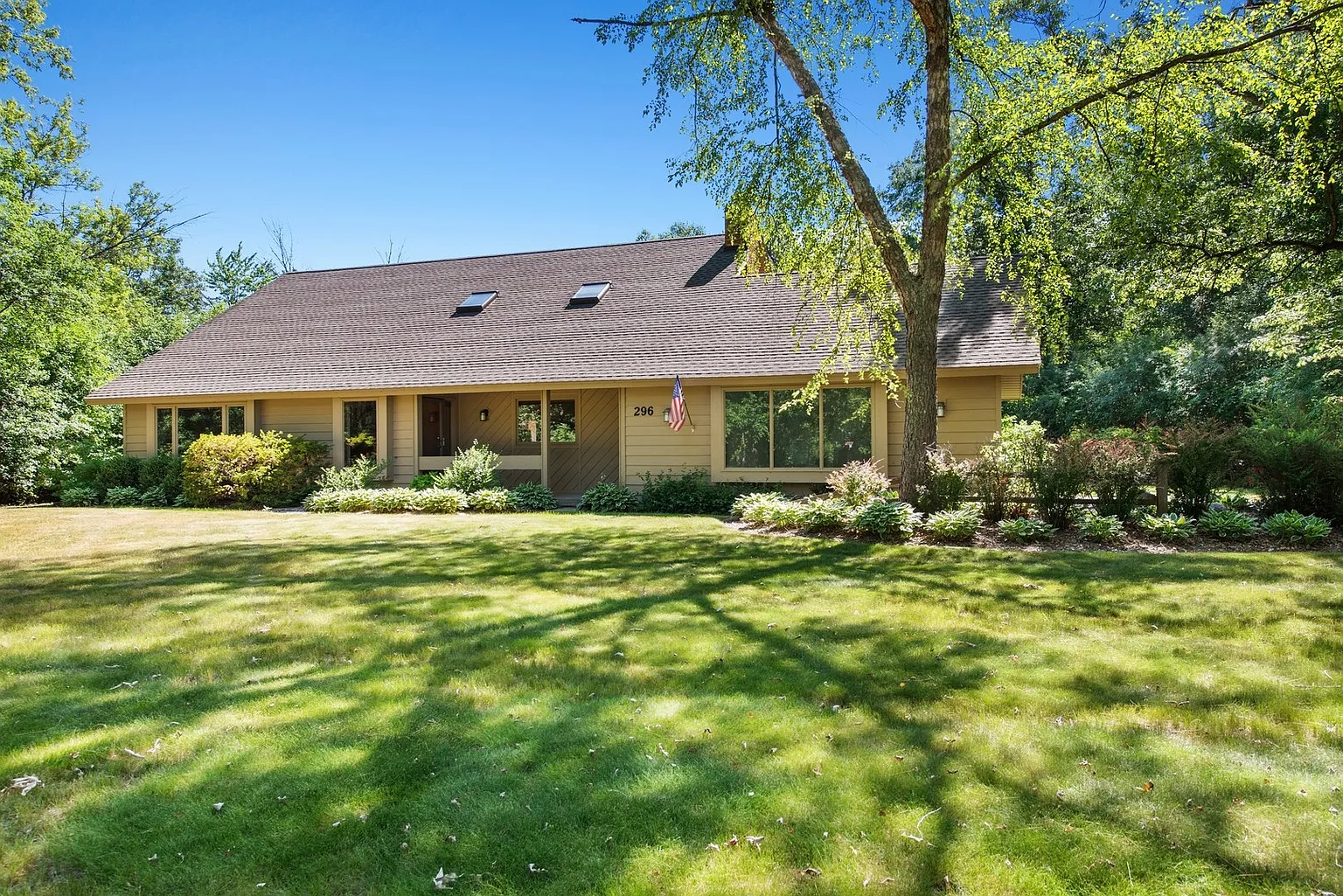 296 Ridgeway Ln photo 1