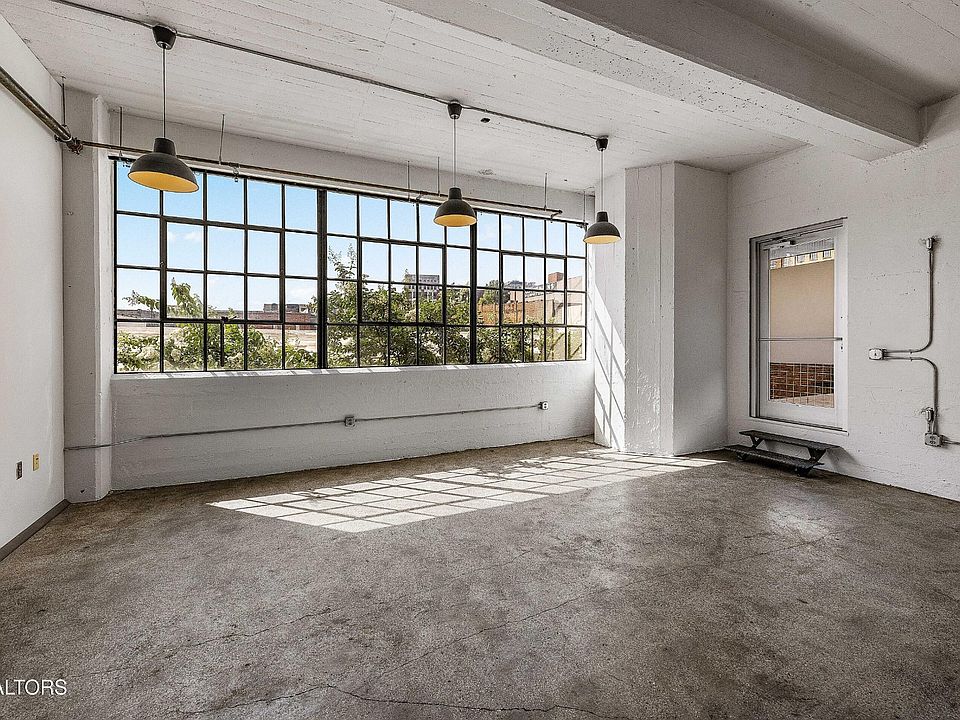 1st image of 200 W Jackson Ave #206