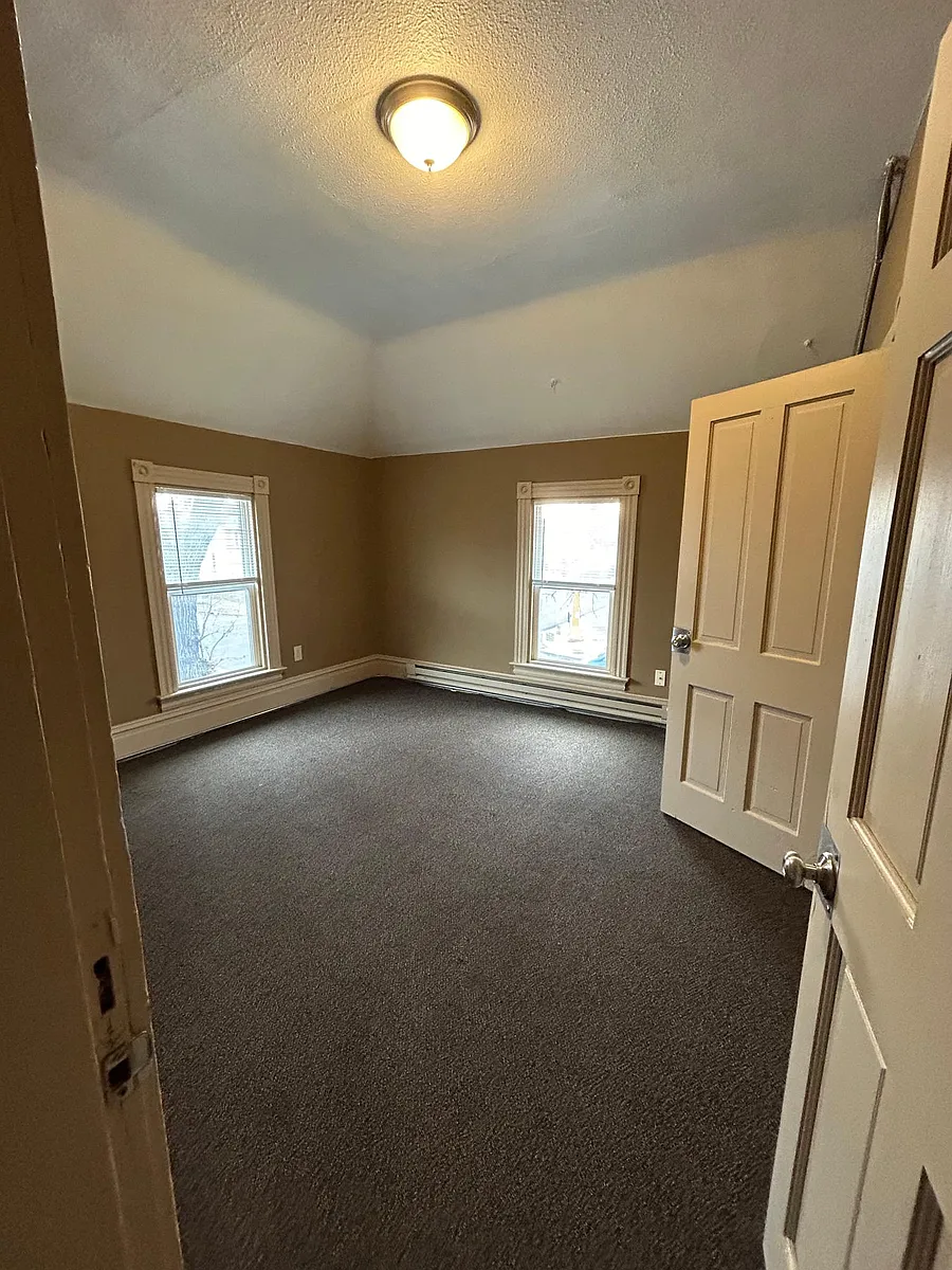 Building Photo - 629 9th Ave S #2