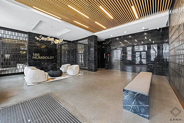 Entry / hallway, photo 1