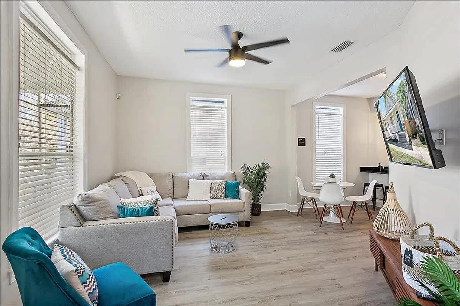 3 bed, 2.0 bath, 1259 sqft, $1,900 — Photo 2