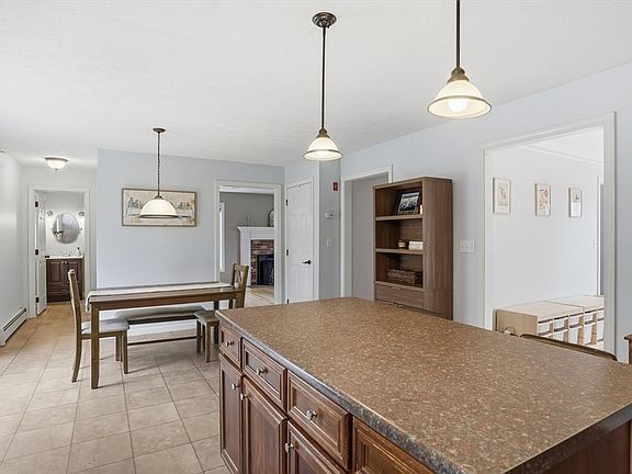 5th image of 48 Daria Dr