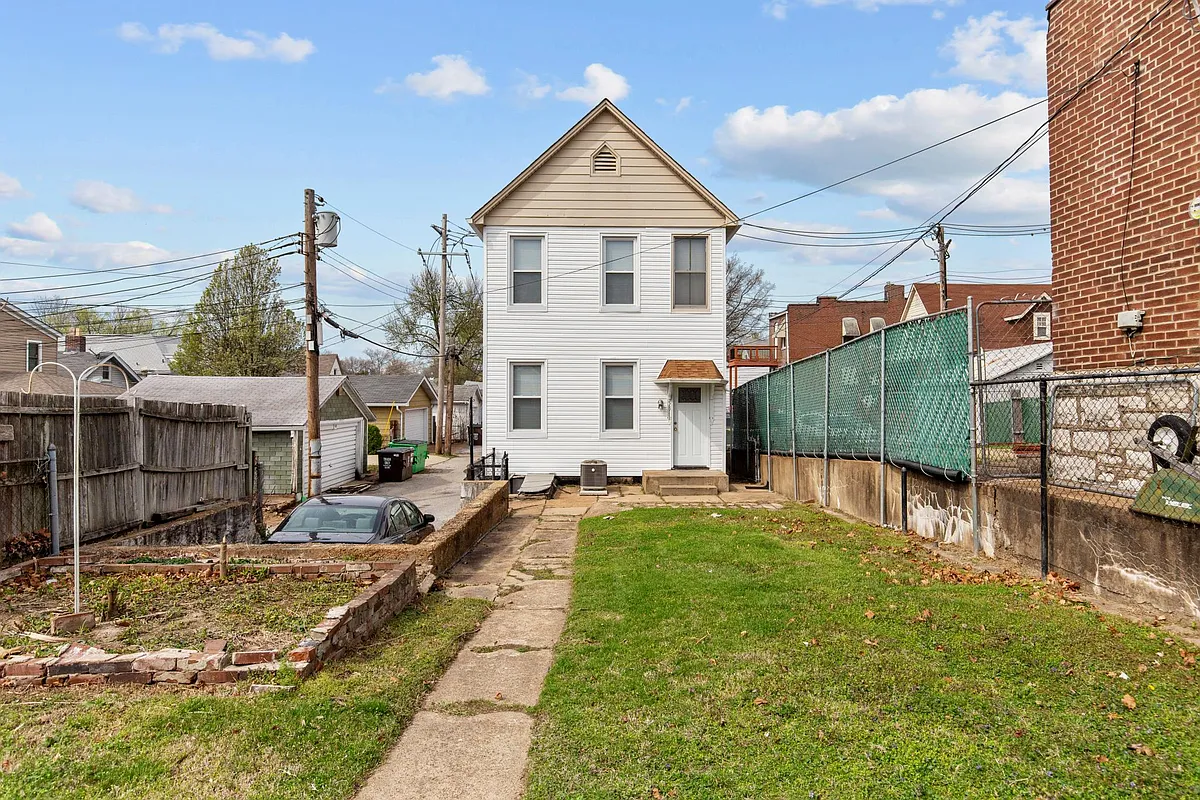 Front :HUGE fenced yard - 5811 Gravois Ave