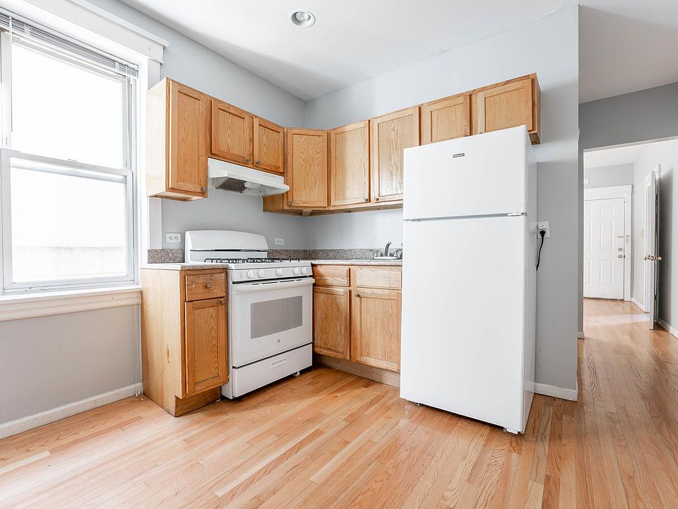 1st image of 3574 W Wabansia Ave