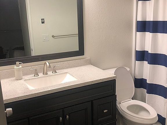 5th image of 4615 Grandview Dr W Unit B