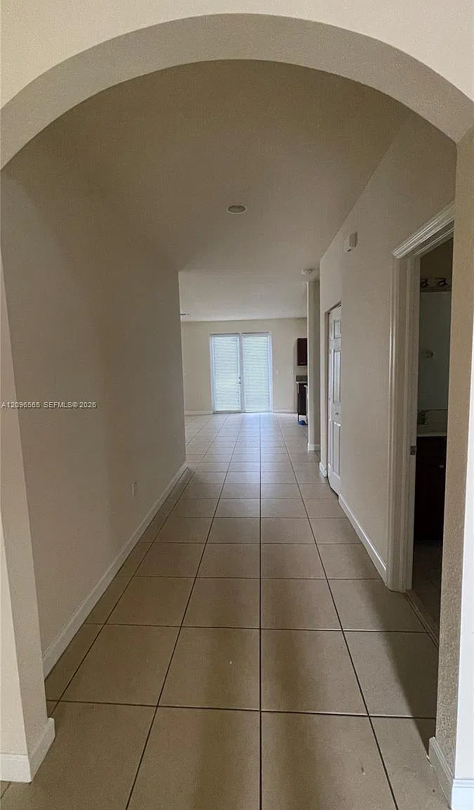 4 bed, 3080 sqft, $4,000 — Photo 1