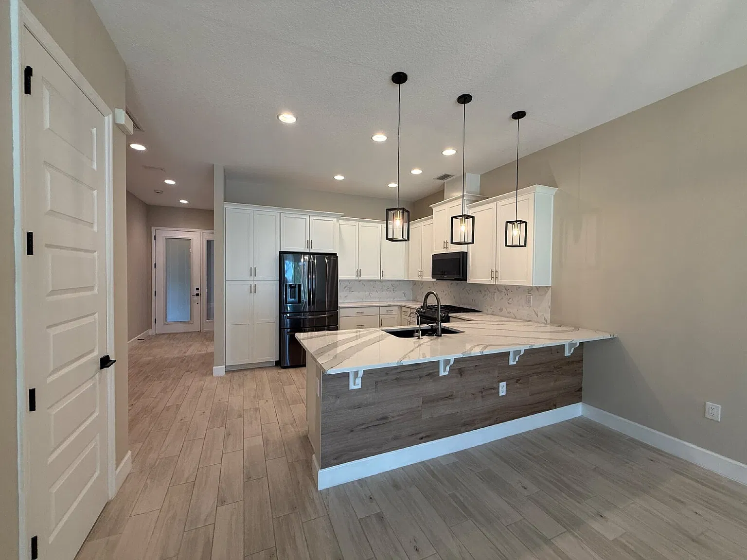 3 bed, 2.0 bath, 1458 sqft, $2,650 — Photo 3