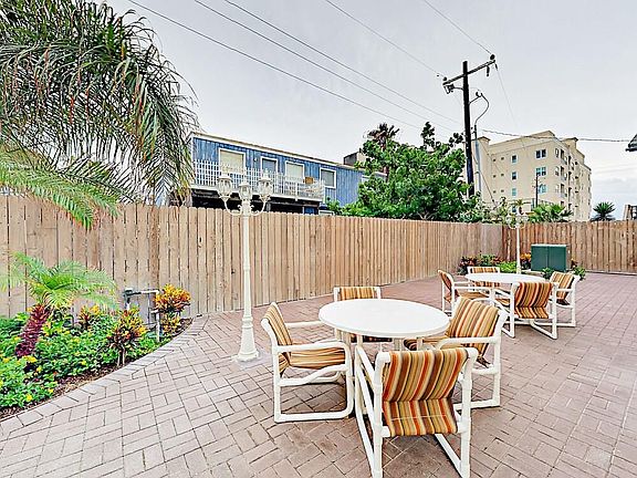 4th image of 128 E Amberjack St