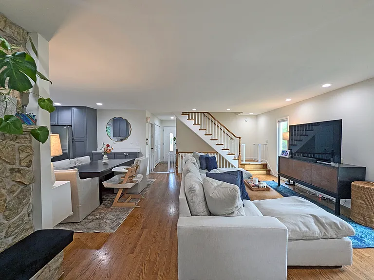 1739 Ferndale Ave — Photo 4