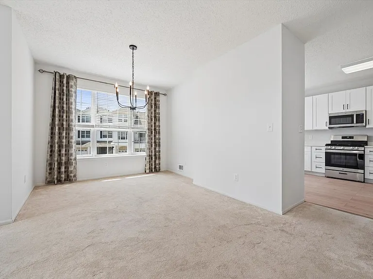 82 Hancock Dr — Photo 12