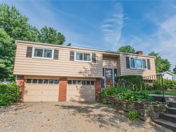 196 New Hampshire Dr, Lower Burrell, PA 15068