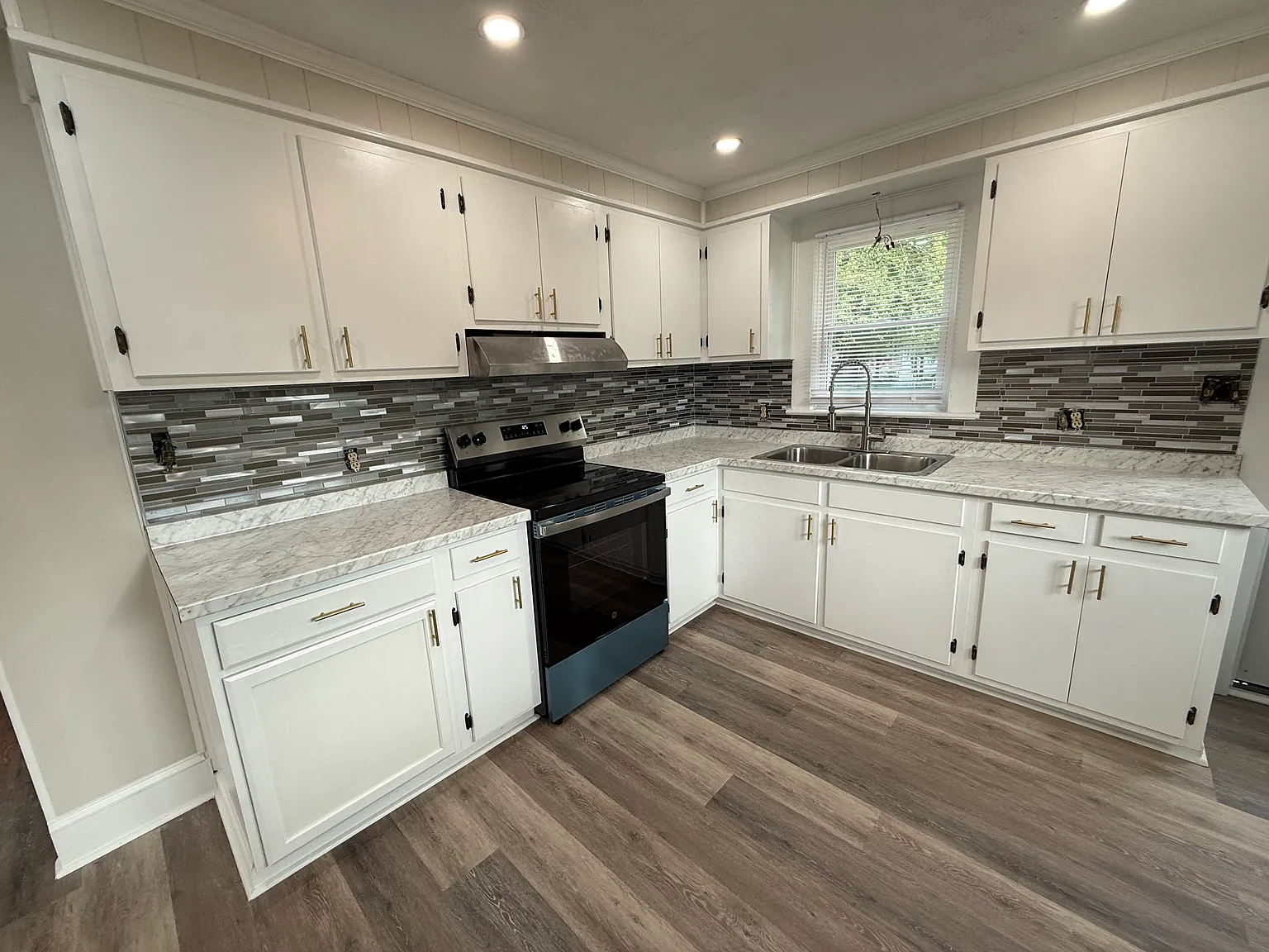 1009 Warren St — Photo 1
