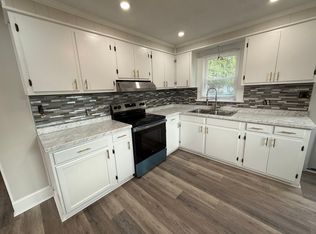 1009 Warren St, Clinton, NC 28328