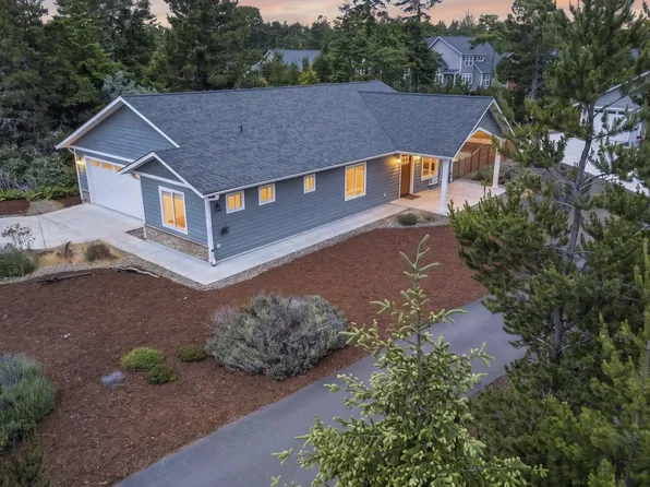 88051 Lake Point Dr, Florence, OR 97439