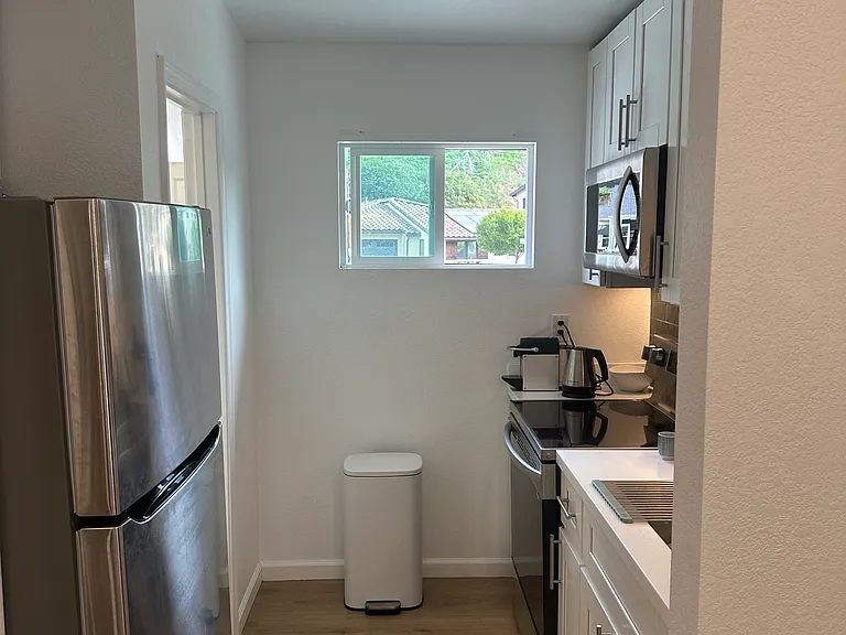 2958-68 Reynard Way #2960 — Photo 6