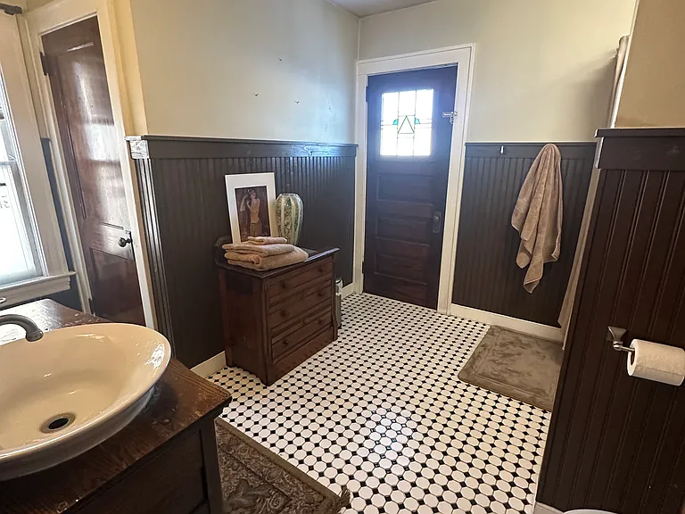 1046 Davis Ave NW — Photo 13