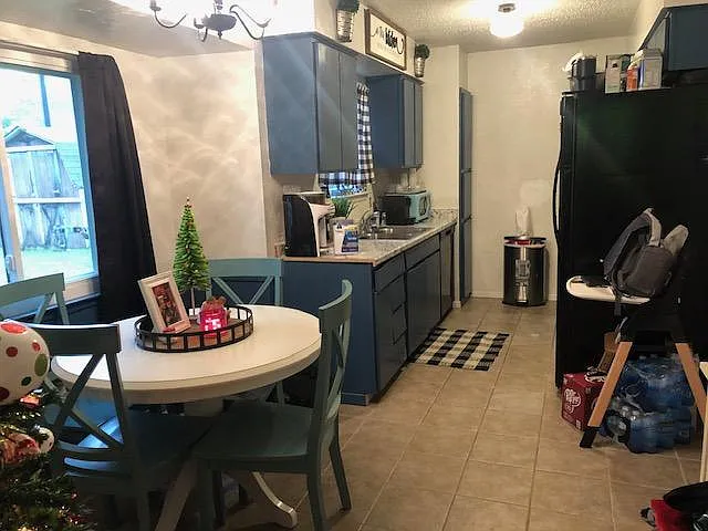 301 Boulder Ct — Photo 2