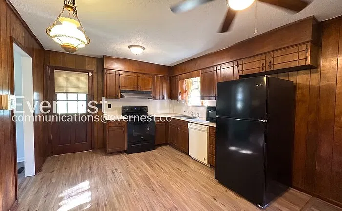 2 bed, 1.0 bath, 970 sqft, $1,095 — Photo 3