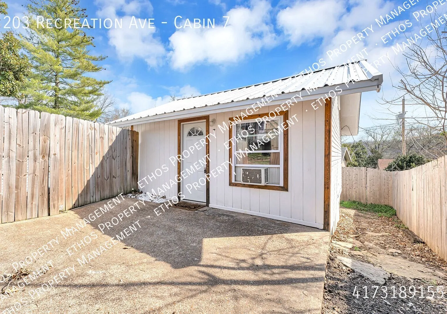 Availible Now 2 Bed 1 Bath Near The Lake — Photo 2