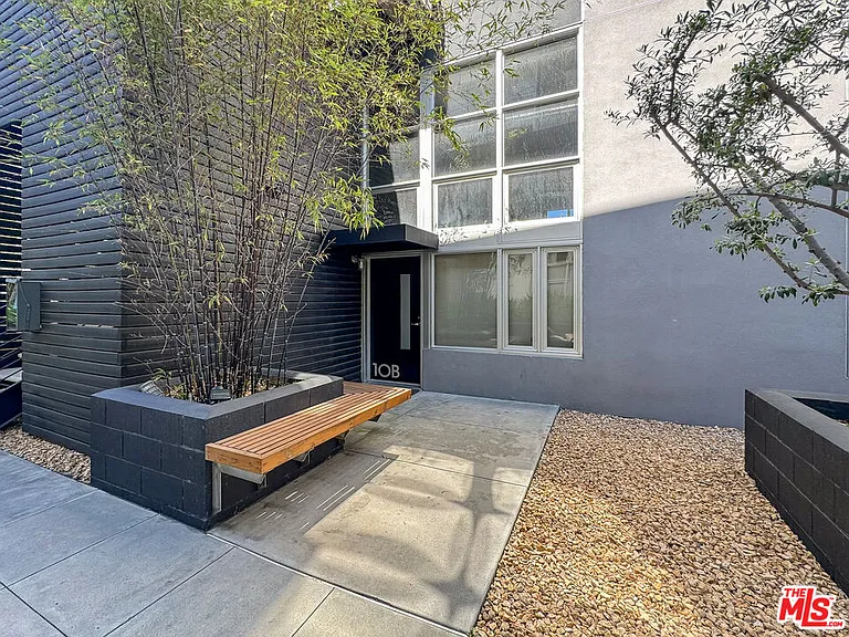 1037 N Laurel Ave #10B — Photo 23