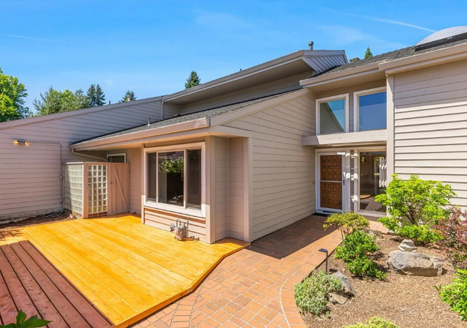 Prime Charbonneau Golf Community Location! 2 Bed, 2.5 Bath + Den, A/C, Washer/Dryer and Garage — Photo 4