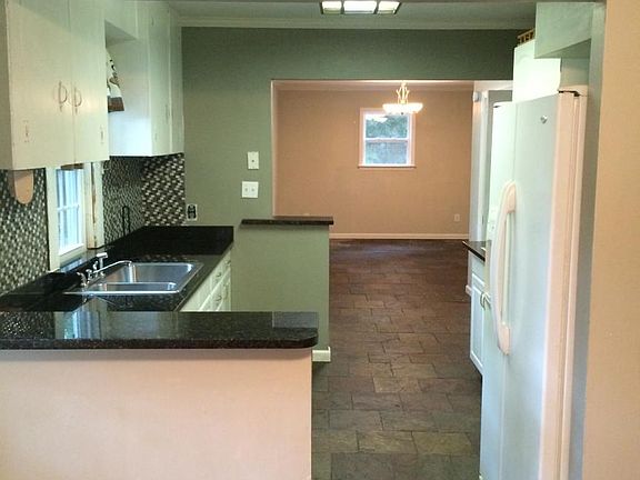 Kitchen with eat-in bar top