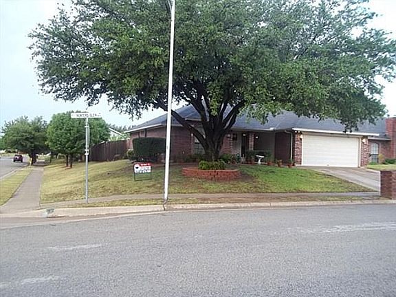 3rd image of 7801 Hunters Glen Dr