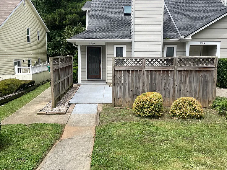 2770 North Ave SE — Photo 1