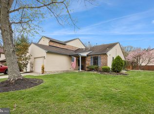 39 E Oleander Dr, Mount Laurel, NJ 08054