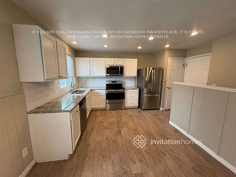 12052 Ivanhoe Cir — Photo 8