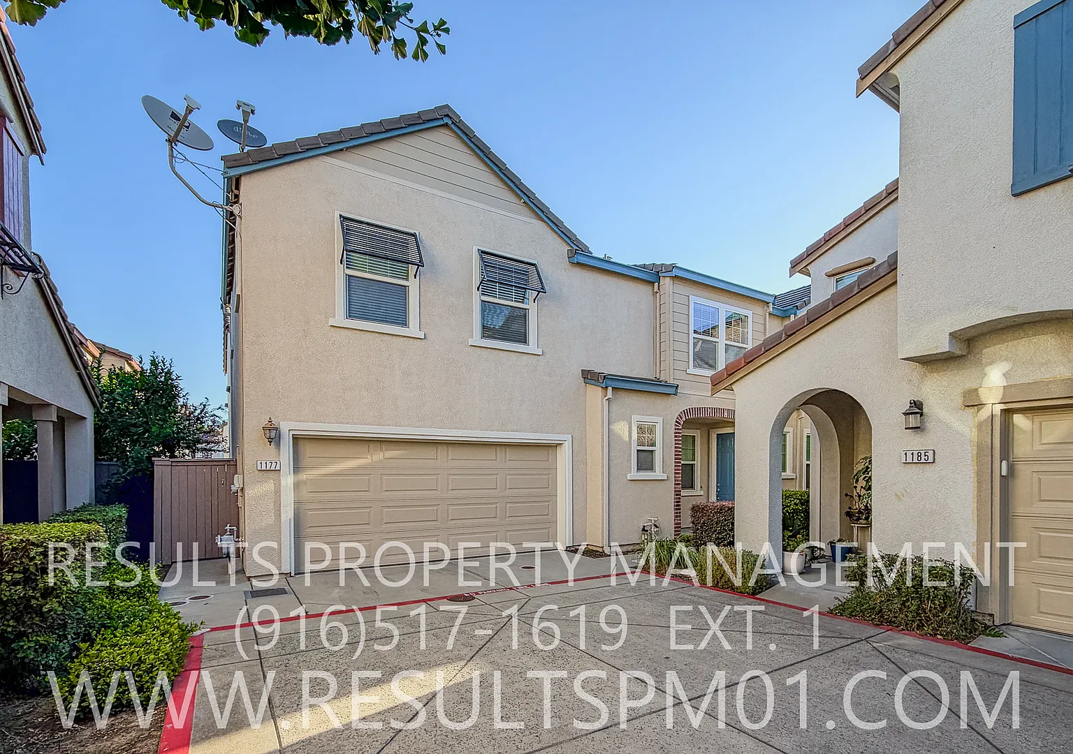 Beautiful Upgraded 3 Bedroom + Bonus Room Townhome in a Highly Desirable Location! — Photo 1