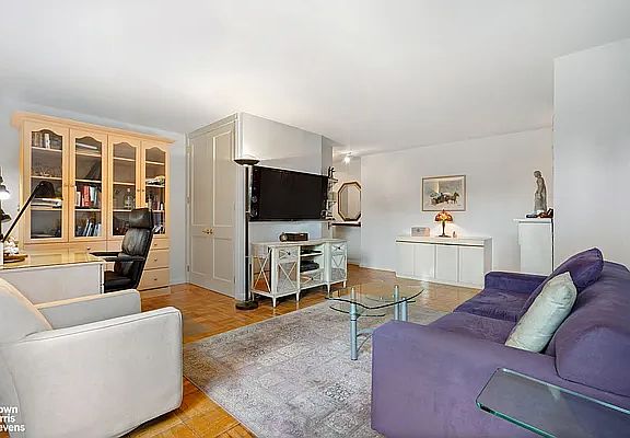 3rd image of 572 Grand St APT G401