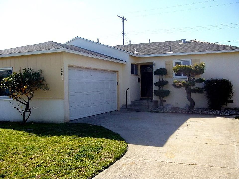 1st image of 12611 Admiral Ave