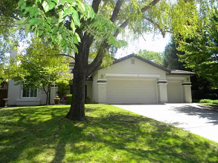 122 Hingham Sq photo 1