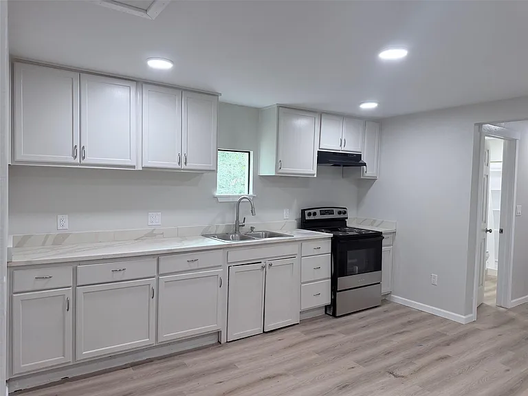 403 Taylor St — Photo 5