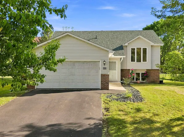 6665 13th Street Ct N, Oakdale, MN 55128