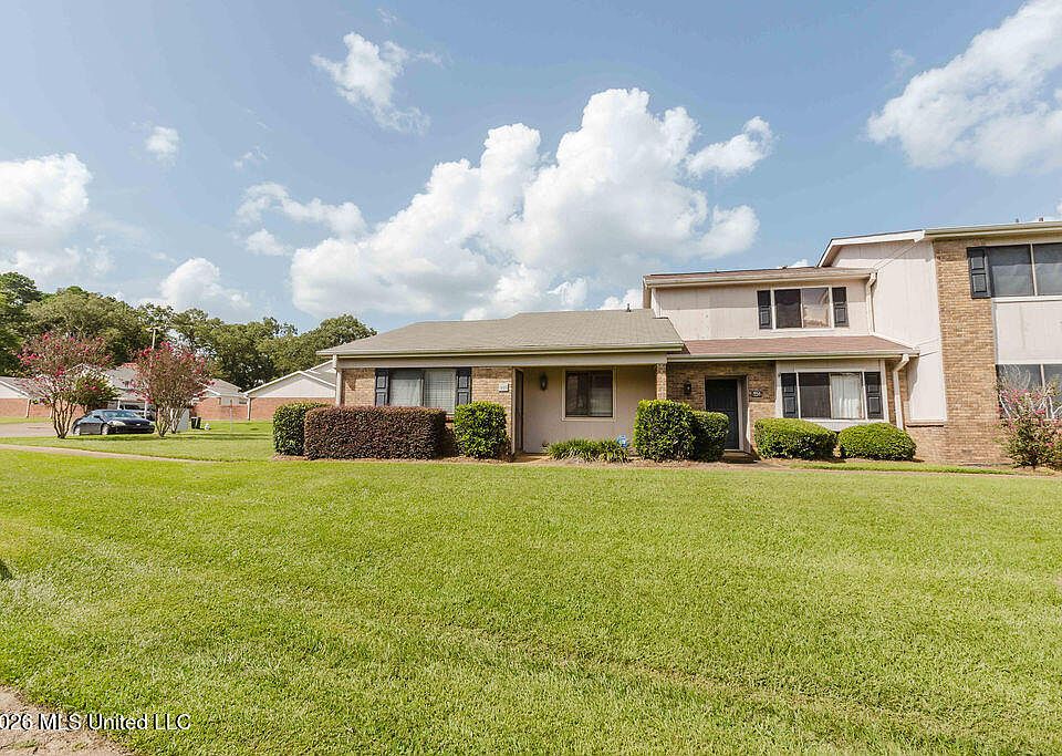 1st image of 333 Lakebend Dr