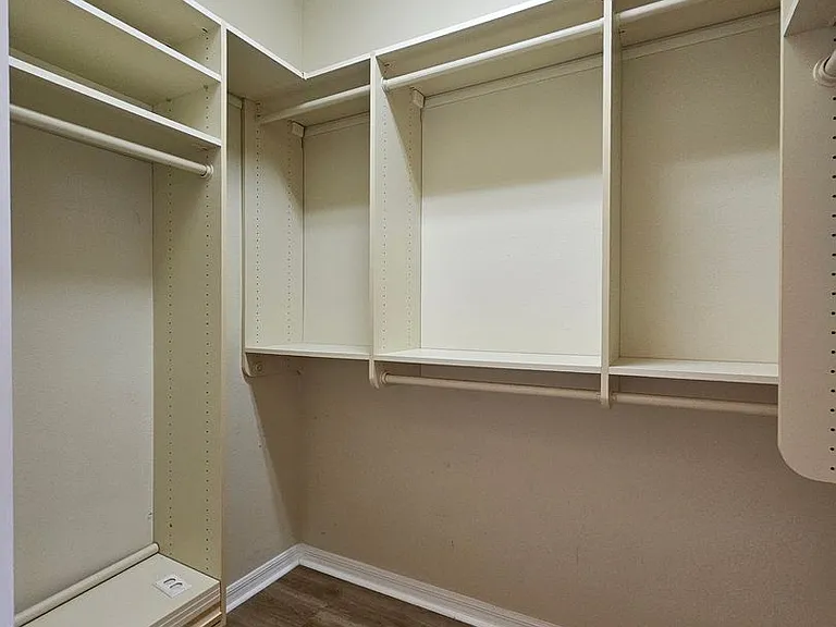 1107 Oxbridge Dr — Photo 46