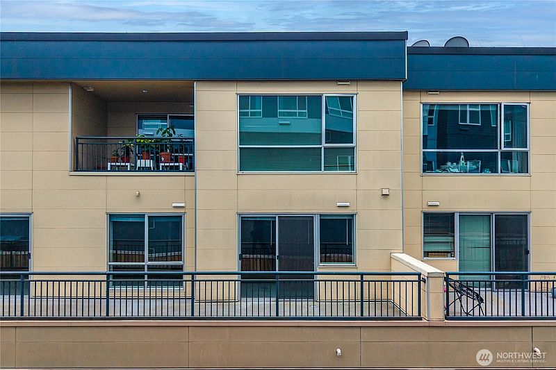 2nd image of 321 10th Avenue S #610
