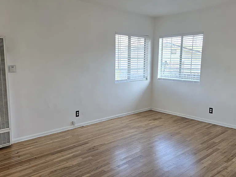 3552 Locke Ave — Photo 7