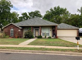 702 S 3rd St, Grandview, TX 76050