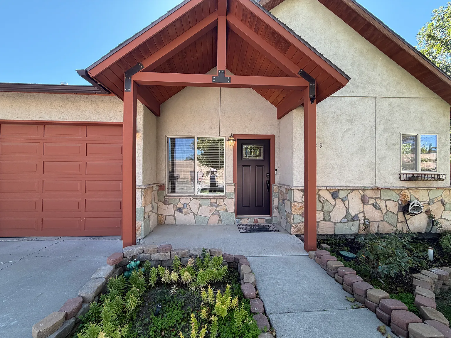 3 bed, 1374 sqft, $2,450 — Photo 1