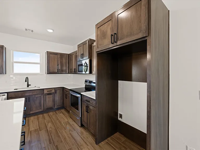 9738 Renee St — Photo 25