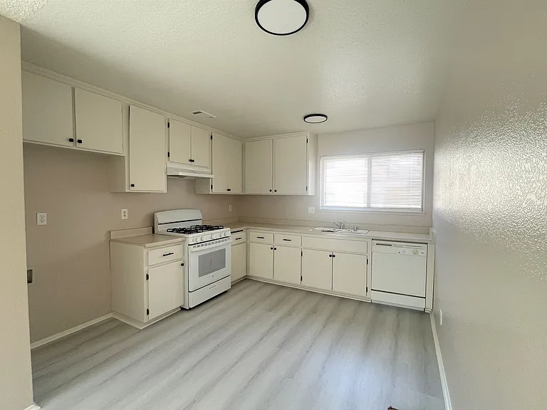 8712 California City Blvd #1-6 — Photo 8