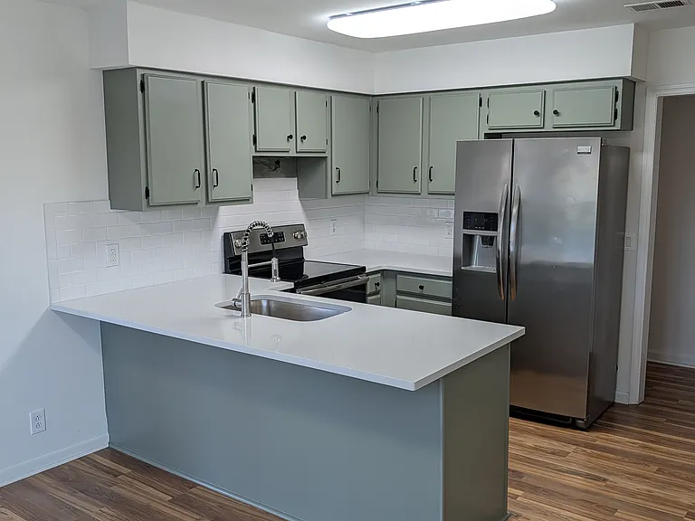 Updated kitchen with built in Bar