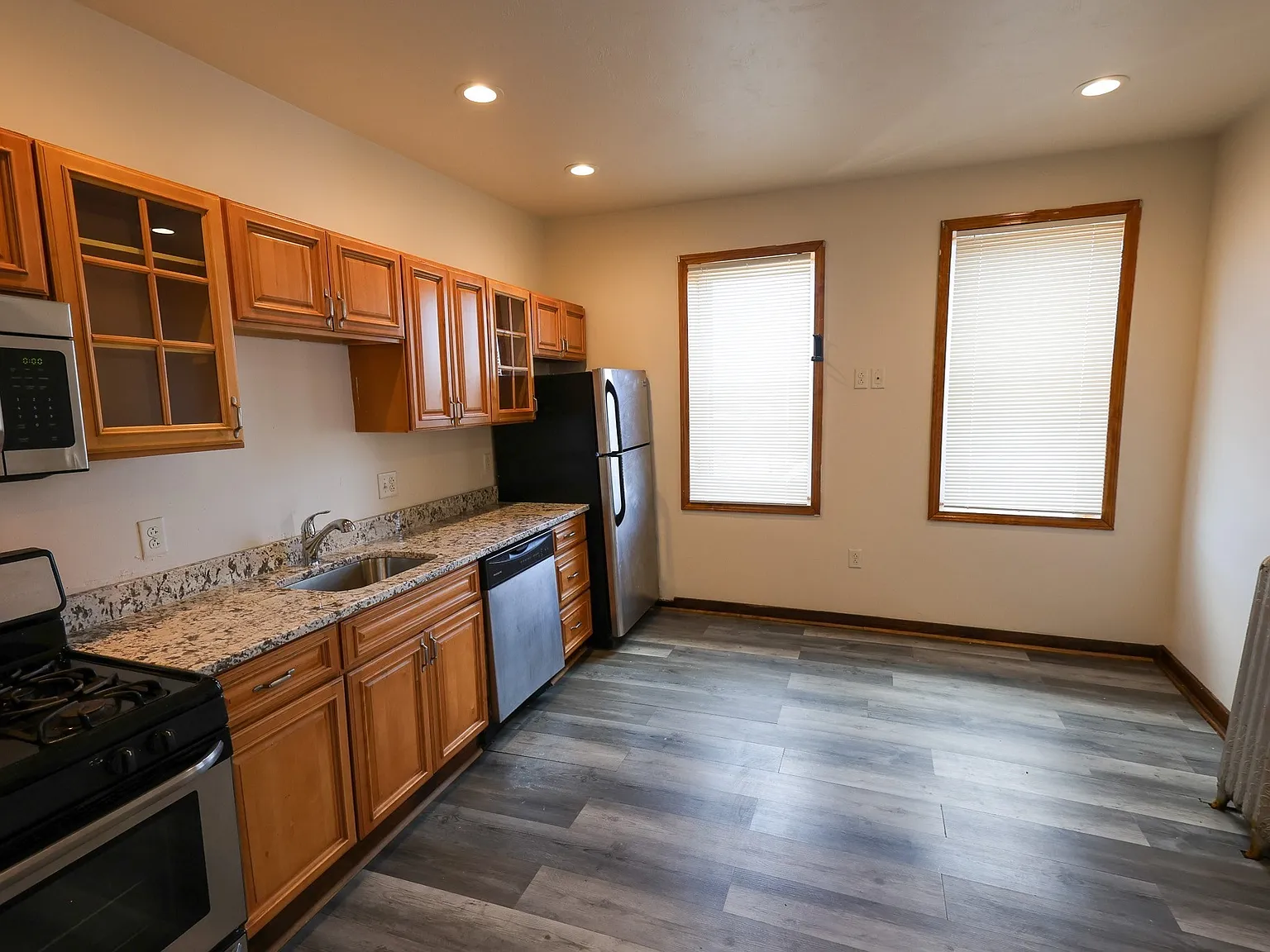 2 bed, 1.0 bath, 900 sqft, $2,800 — Photo 1