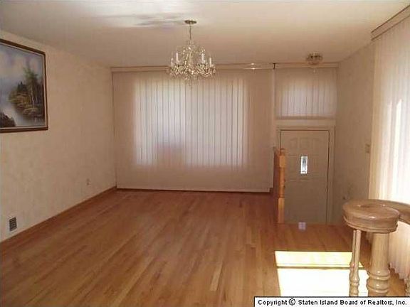 2nd image of 30 Berry Ct