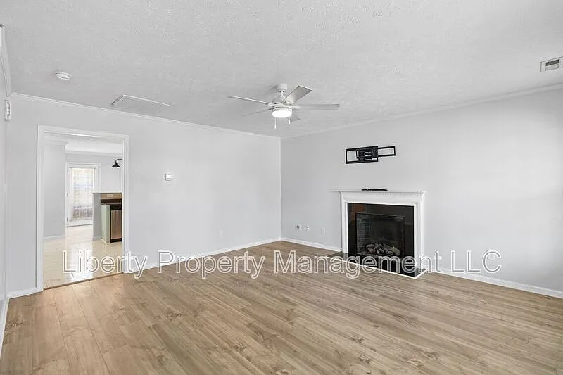 3 bed, 2.5 bath, $1,700 — Photo 4